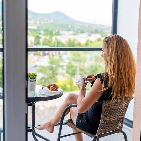 Sweet Home Apartman , 30Sqm Studio, Free Private Parking, Mountain View, Balcony, 20 Min From Downtown บูดาเปสต์ ภายนอก รูปภาพ