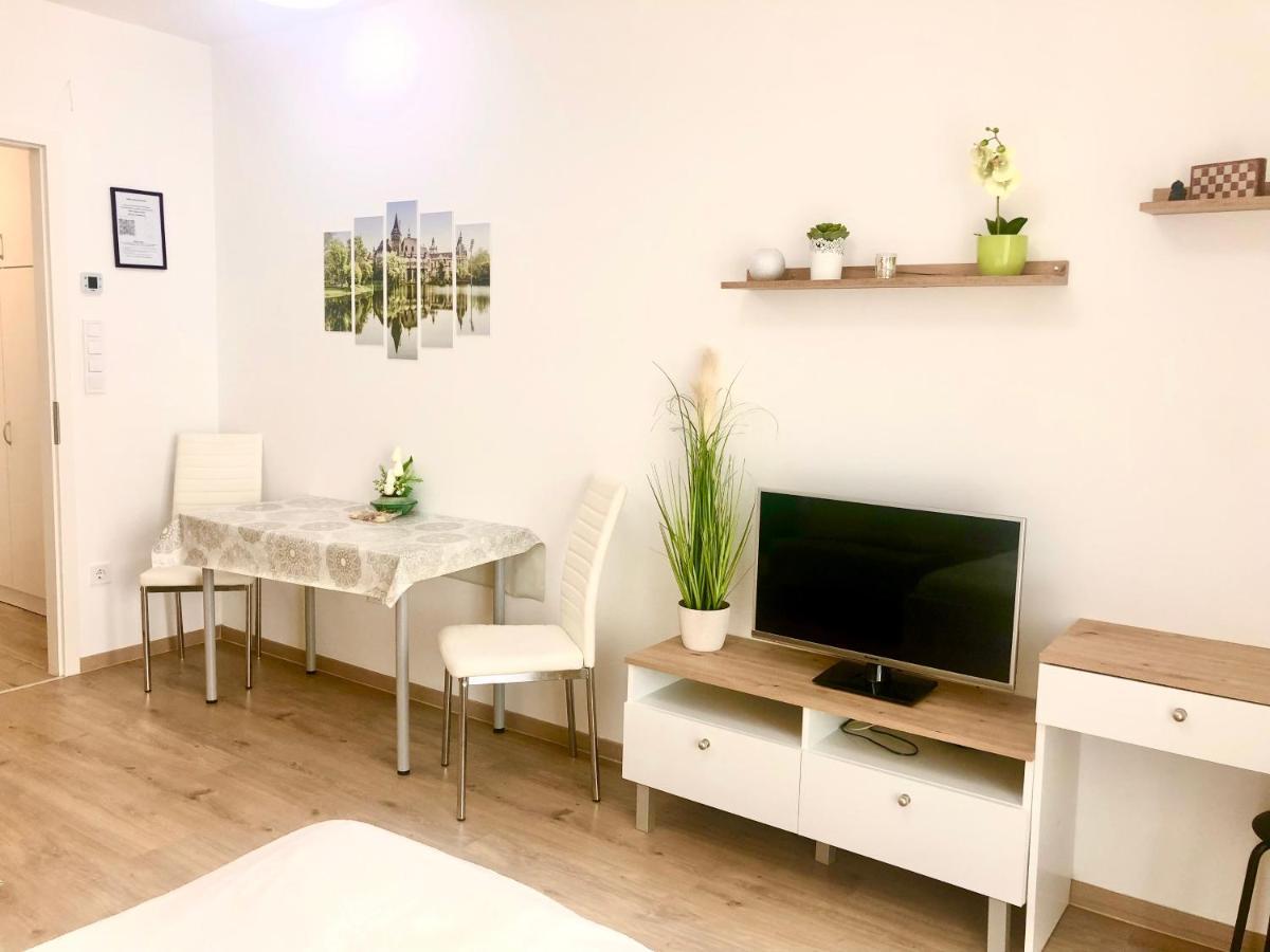 Sweet Home Apartman , 30Sqm Studio, Free Private Parking, Mountain View, Balcony, 20 Min From Downtown บูดาเปสต์ ภายนอก รูปภาพ