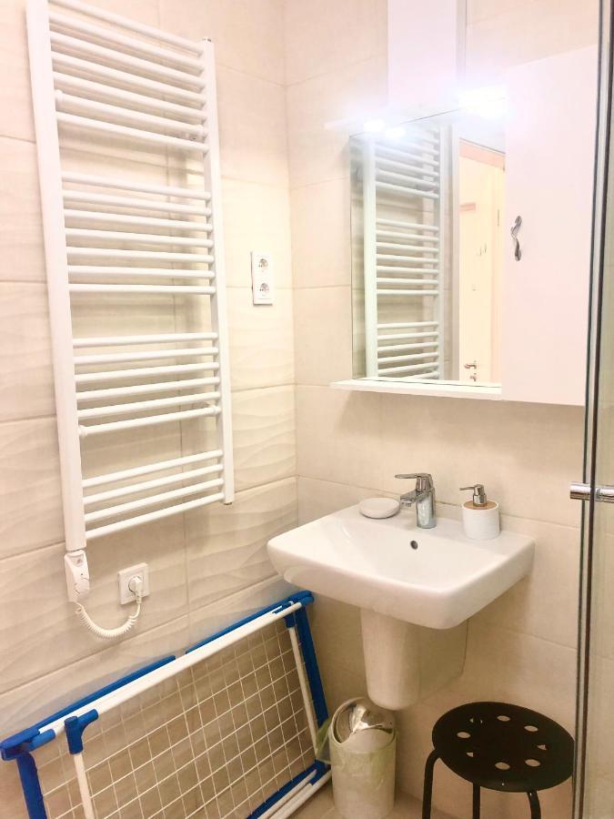 Sweet Home Apartman , 30Sqm Studio, Free Private Parking, Mountain View, Balcony, 20 Min From Downtown บูดาเปสต์ ภายนอก รูปภาพ