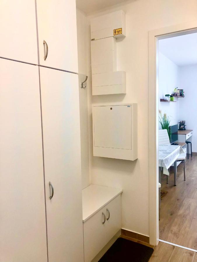 Sweet Home Apartman , 30Sqm Studio, Free Private Parking, Mountain View, Balcony, 20 Min From Downtown บูดาเปสต์ ภายนอก รูปภาพ