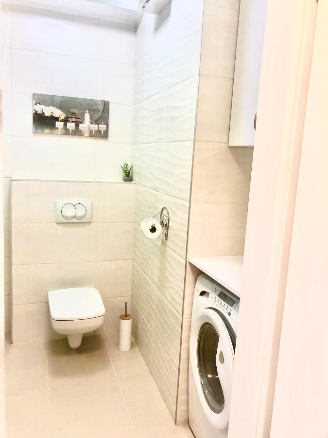 Sweet Home Apartman , 30Sqm Studio, Free Private Parking, Mountain View, Balcony, 20 Min From Downtown บูดาเปสต์ ภายนอก รูปภาพ
