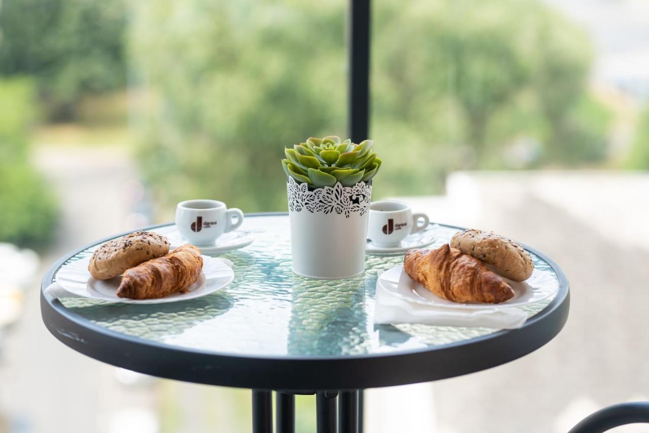 Sweet Home Apartman , 30Sqm Studio, Free Private Parking, Mountain View, Balcony, 20 Min From Downtown บูดาเปสต์ ภายนอก รูปภาพ