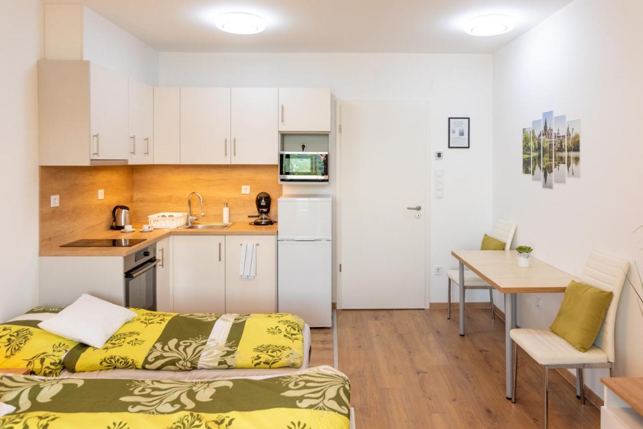 Sweet Home Apartman , 30Sqm Studio, Free Private Parking, Mountain View, Balcony, 20 Min From Downtown บูดาเปสต์ ภายนอก รูปภาพ