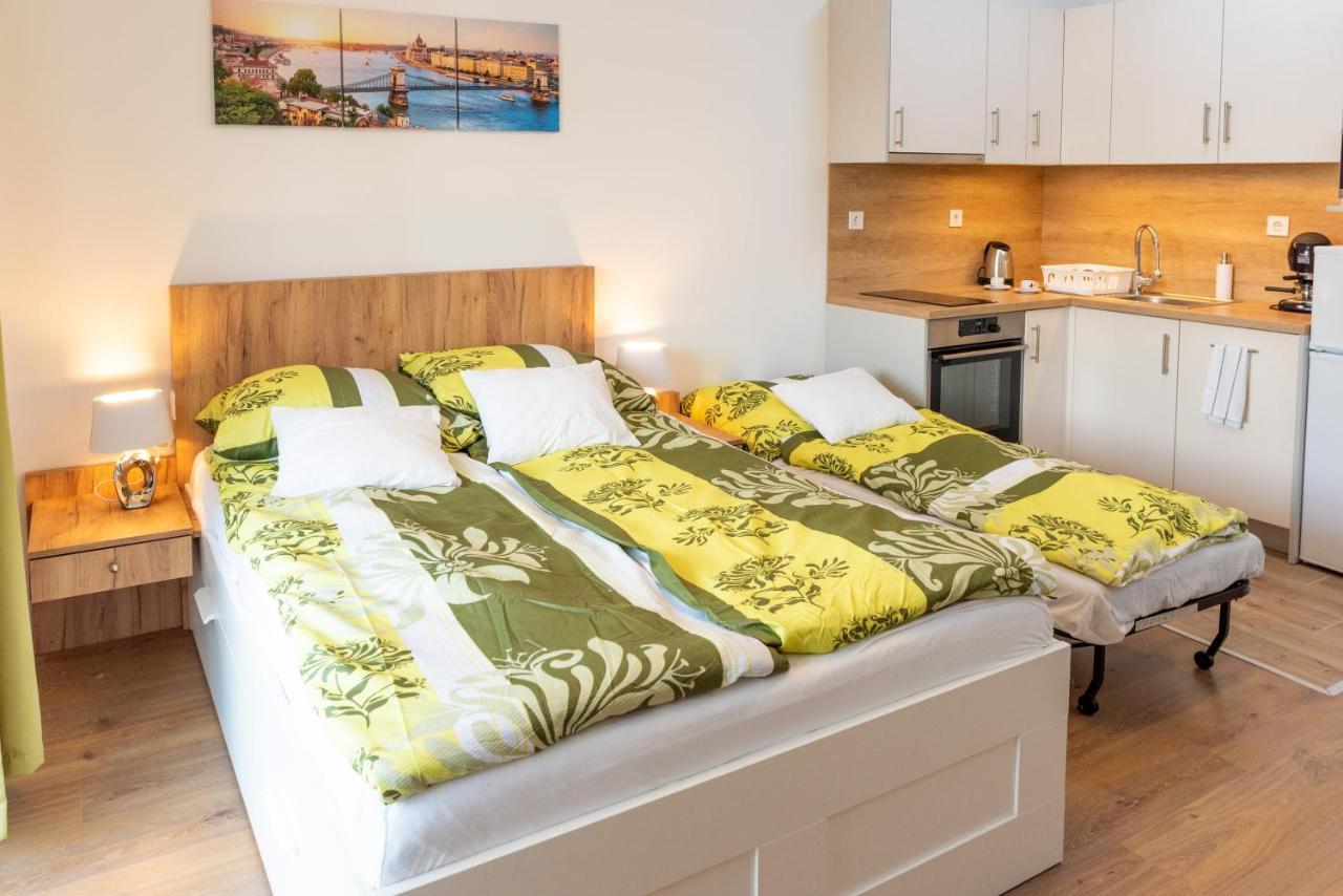 Sweet Home Apartman , 30Sqm Studio, Free Private Parking, Mountain View, Balcony, 20 Min From Downtown บูดาเปสต์ ภายนอก รูปภาพ
