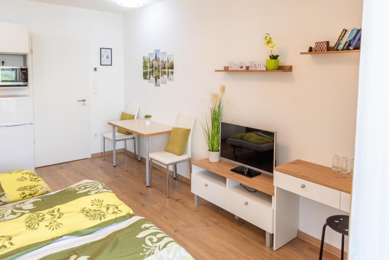 Sweet Home Apartman , 30Sqm Studio, Free Private Parking, Mountain View, Balcony, 20 Min From Downtown บูดาเปสต์ ภายนอก รูปภาพ