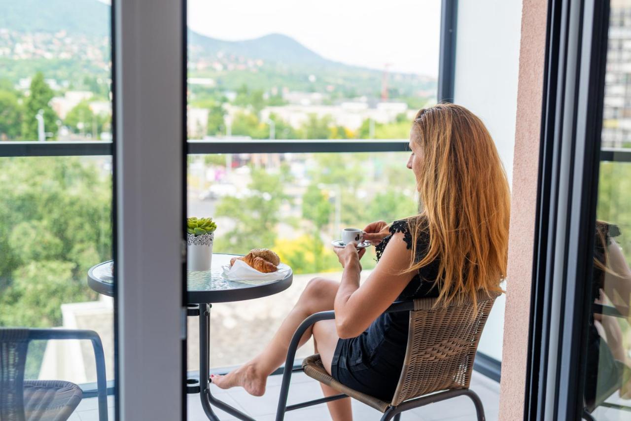 Sweet Home Apartman , 30Sqm Studio, Free Private Parking, Mountain View, Balcony, 20 Min From Downtown บูดาเปสต์ ภายนอก รูปภาพ
